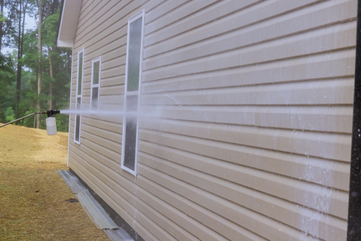 We provide maintenance services for washing siding houses with the use of high pressure washers that spray soap and water into the siding of the house to help clean it.