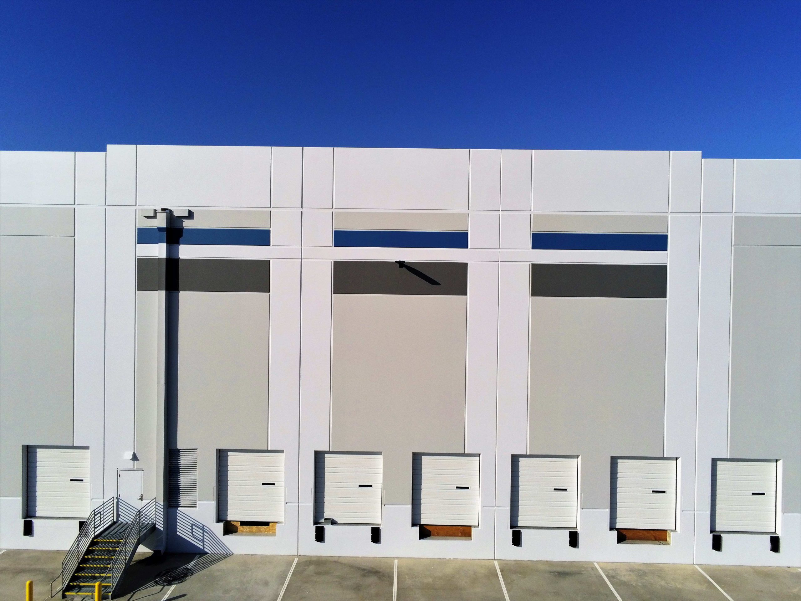 Large warehouse with fresh paint in Blackhawk, CA